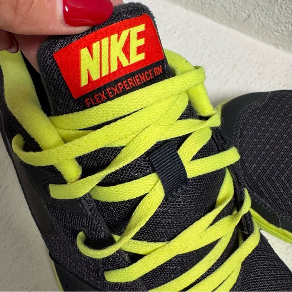 Nike Dark Gray Neon Running Sneaker Men Sz 12 - Picture 4 of 11